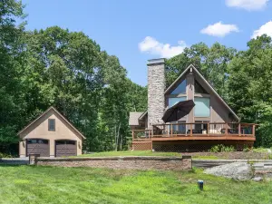 Lakefront-Hot Tub + Gym + Kayaks + Paddleboards