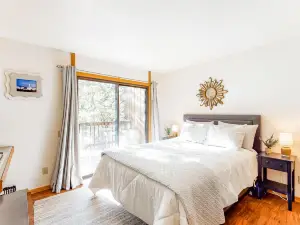 Dog-Friendly Mountain Home w/ Free WiFi, Washer/Dryer, Shared Pool, & Hot Tub