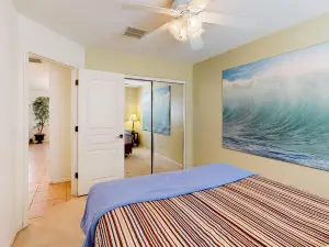 Desert oasis with an enclosed yard, firepit, washer/dryer, and central AC
