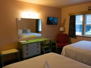 Holiday Music Motel