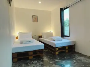 Pig Dive Hostel Moalboal