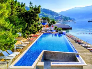 Carine Hotel Delfin
