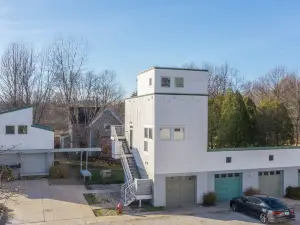Condo Surrounded by Nature with Biking and Hiking - Charming Getaway