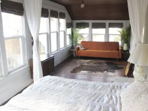 Bright, spacious, historic home in downtown Viroqua.