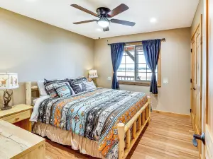 Wraparound Deck: Newly Built Home in Grangeville!