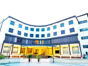 Chinmay Hotel & Resort