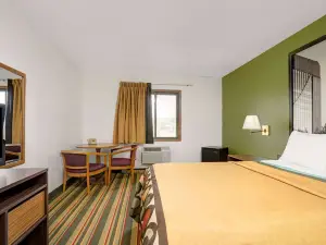 Super 8 by Wyndham Buffalo