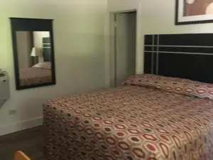 Woodlawn Hills Motel