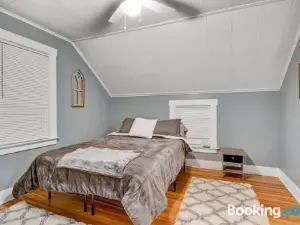 Cozy Cuse Home Close to Downtown and University