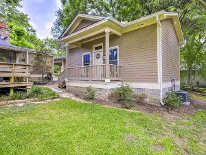 Chappell Hill Casita w/ Great Outdoor Space!