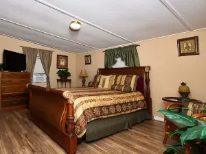Pleasant Days Lodging Tropical Master Suite