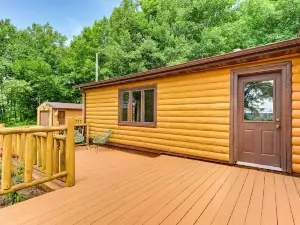 Pet-Friendly Lyndon Station Cabin - Hike and Fish!