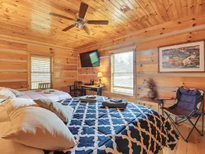 Pet-Friendly Cabin w/ Hot Tub in Daniel Boone NF
