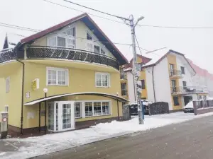 Comenius Apartments - Apartmány na Rohu