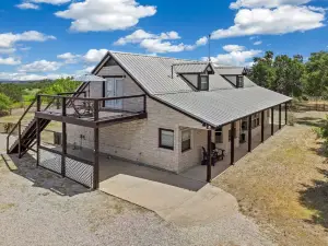 Country Dream in Liberty Hill--4 BR/4 BA on 14 acres!