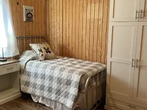 Bixby Cove Cabin #1 with boat dock access!  Outdoor seating and firepit!