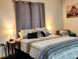 Comfortable ranch style cabin with prime location to both Arizona and New Mexico