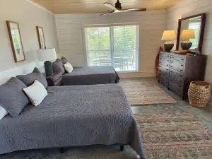 EXTRAORDINARY Home at Sky Hawk Ridge, a 185-acre Refuge next to Buffalo River