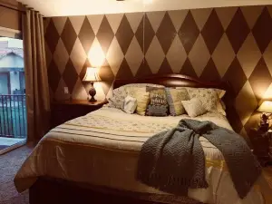 Mountain Home Stallion Springs Ca. Luxury accommodation with Incredible views.