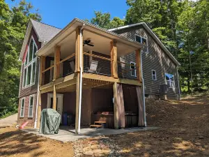 Modern Getaway with Hot Tub on 7-acre Ravine in Hocking Hills