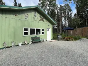Great Alaska Fishing Adventures! 4 beds available, 1 Master Bedroom, King Bed.