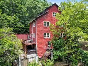 Old Masters Mill in Loafers Glory