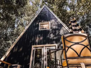 Cabin : Modern & Cozy  A-Frame Cabin, minutes away from downtown Bloomington