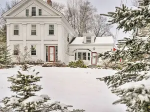 1860 6 Bedroom Farmhouse with Hot Tub Close to Sunday River