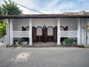 42 Lighthouse Street
