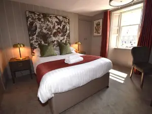 Elphinstone Hotel