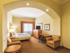 La Quinta Inn & Suites by Wyndham Bridgeport