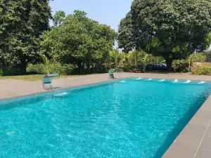 Luxury Resort with Swimming Pool | 6 AC Rooms