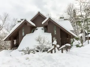 Slopeside in Okemo - Beautifully Renovated Spacious Family Townhouse 3 Bedroom Townhouse