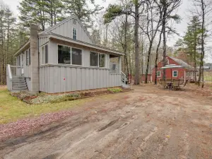 Family-Friendly Center Ossipee Cabin w/ Fire Pit!