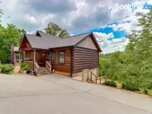 Mountain-View Appalachian Cabin Escape with Hot Tub!