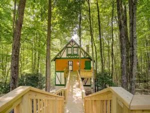 Decks & Views: Scenic Cabin in Beech Mountain!
