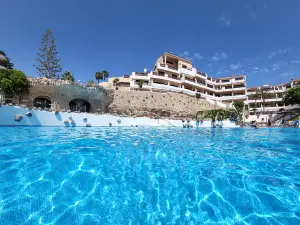 Golden Paradise Heated Pool at Albatros Park