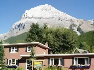 Canadian Rockies Inn - Adults Only