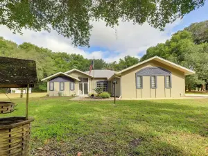 8 Mi to Rainbow Springs: Dunnellon Area Home!