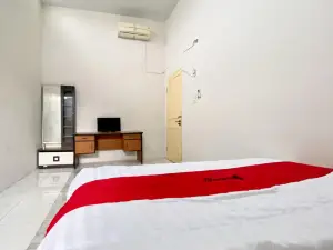 RedDoorz Syariah near RSU Sylvani Binjai
