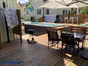 Cosy Compact Living with Gym Access.