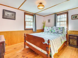 'camp Crescendo' Rustic Waterboro Cabin By Lake