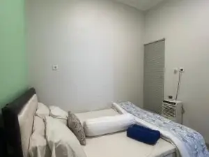 Clamitan House