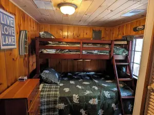 3 bedroom Cabin on Bertha Lake w/ private beach!!