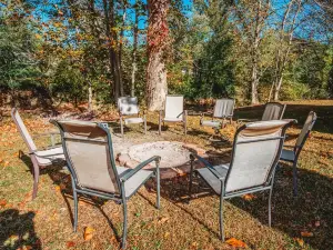 2BR-1B. Fire Pit With Stunning River View. Minutes From Downtown Huntington.