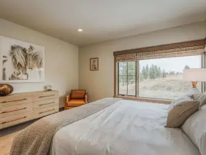 Wilderness Club Escape For 14!