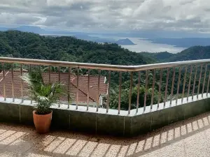 桑雨山景大雅台飯店-塔爾湖景