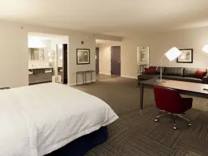 Hampton Inn Emerson LakePoint