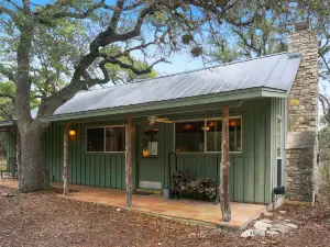 Cozy Cabin with Screened Patio and Fireplace - Inviting Hill Country Retreat