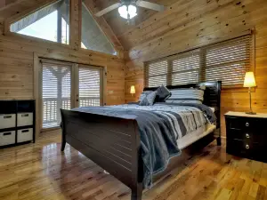 Cozy Mountain Retreat with Private Hot Tub